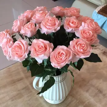 Kõrge kunstlik niisutav tunda kummi roosi lille kodu elutoas DIY teenetemärgi võltsitud pulm kimp foto stseeni pro